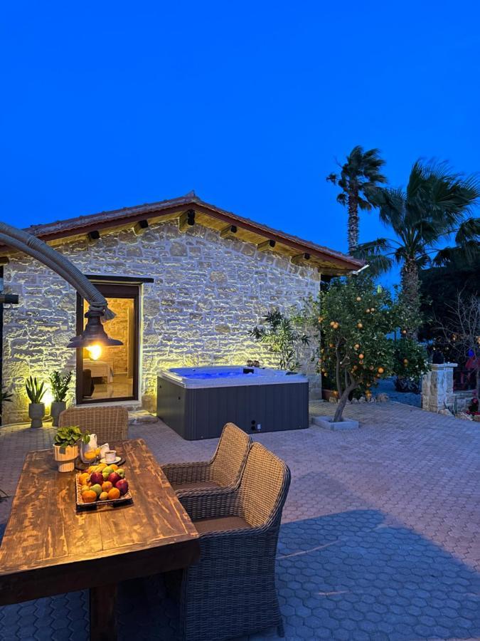 Villa Aspasia With Private Jacuzzi - Oasis Resort Kokkinos Pyrgos Zewnętrze zdjęcie