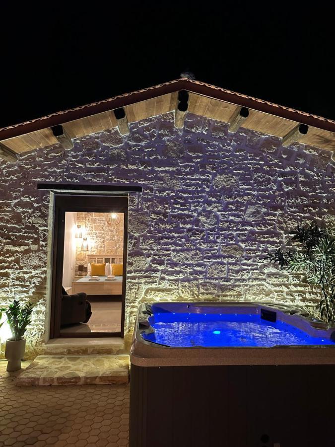 Villa Aspasia With Private Jacuzzi - Oasis Resort Kokkinos Pyrgos Zewnętrze zdjęcie