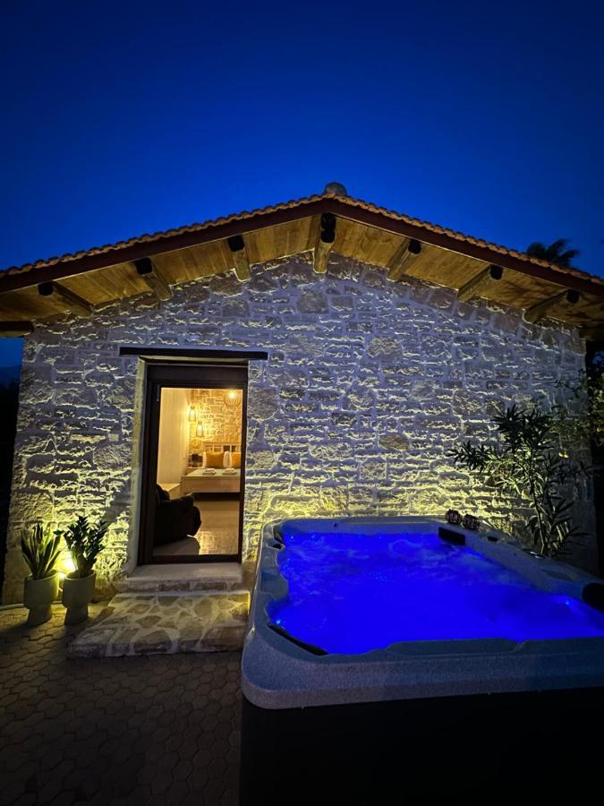 Villa Aspasia With Private Jacuzzi - Oasis Resort Kokkinos Pyrgos Zewnętrze zdjęcie