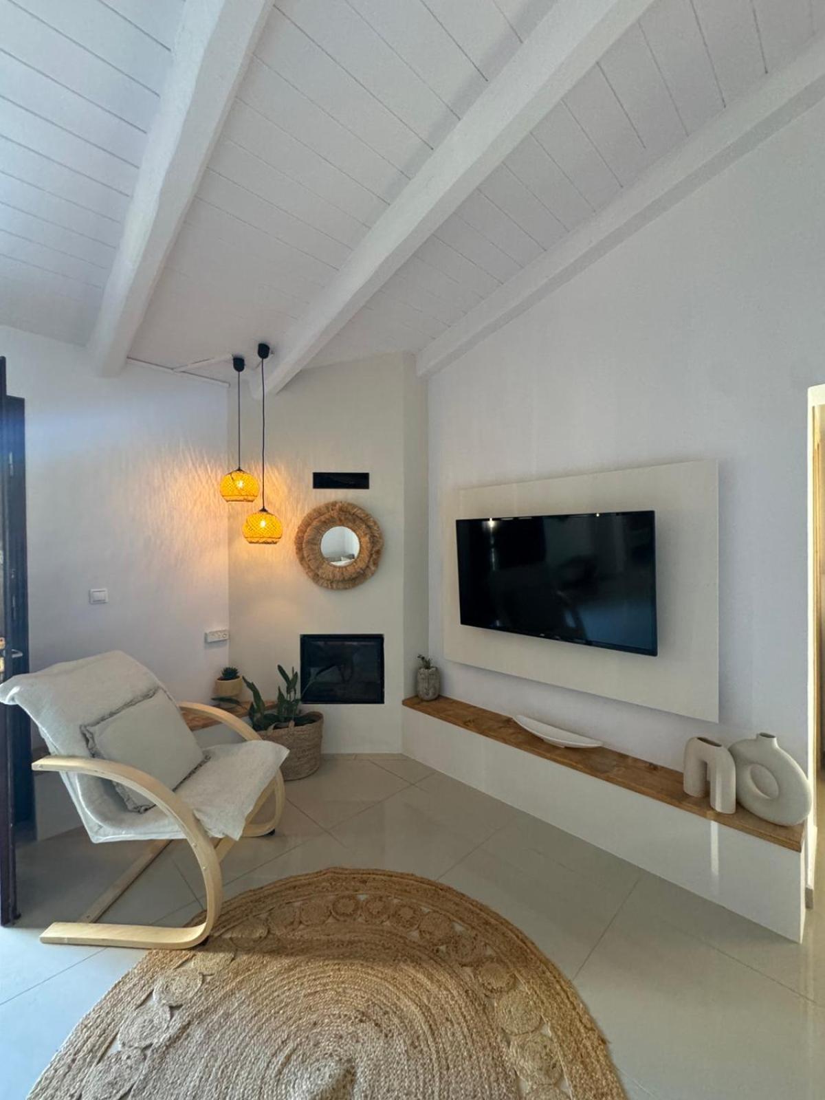 Villa Aspasia With Private Jacuzzi - Oasis Resort Kokkinos Pyrgos Zewnętrze zdjęcie